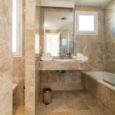 Spectacular 2 Bedroom Penthouse In Location In Nueva Andalucia Apartment *