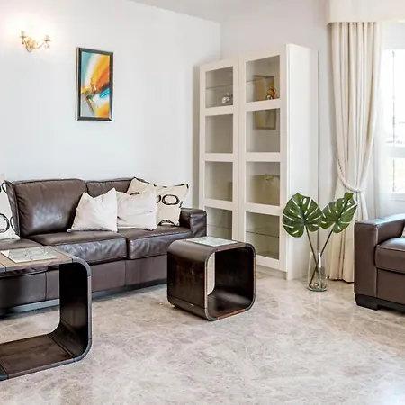Spectacular 2 Bedroom Penthouse In Location In Nueva Andalucia Apartment
