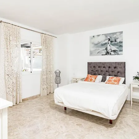 Apartment Spectacular 2 Bedroom Penthouse In Location In Nueva Andalucia *